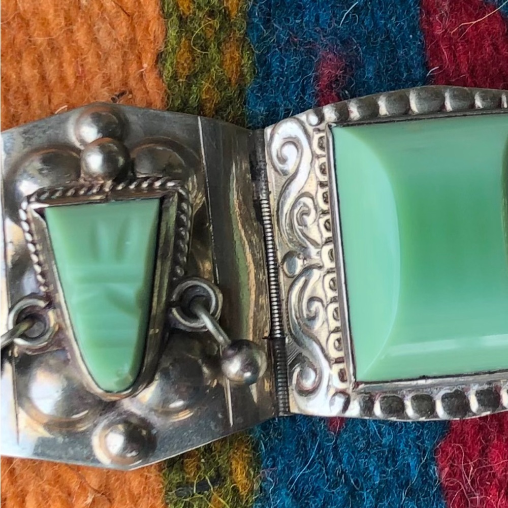 Vintage Signed Taxco Mexico 925 Sterling Silver Carved Green Panel Bracelet.